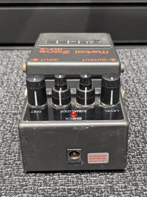 BOSS - MT-2 Metal Zone Pedal 4